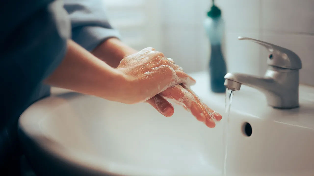 Handwashing Tips: పబ్లిక్‌ టాయిలెట్స్‌కి వెళ్లినప్పుడు మీరూ ఈ తప్పులు చేస్తున్నారా?