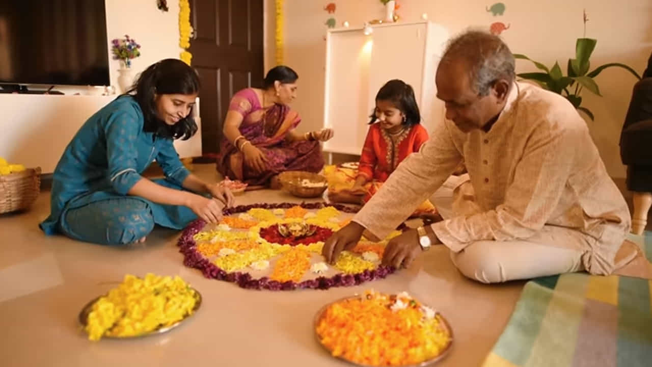 దీపాల పండుగను ఇంటి ముందు గుమ్మం, ప్రవేశ ద్వారం దగ్గర రంగు రంగుల అందమైన ముగ్గులను రంగులతో అలంకరించి ముగ్గుల మధ్య వేలుగులుచిందే దీపాలను వెలిగించి శ్రేయస్సు, అదృష్టాన్ని తీసుకురండి. ఈ దీపావళికి అతిథులను స్వాగతించడానికి ఈ దీపావళి రంగోలి డిజైన్లు సరైన మార్గం.