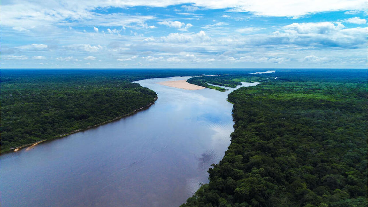  అలా కాకుండా మీకుఉ నదుల, ముఖ్యంగా పవిత్ర నదుల గురించి కలలు వస్తే అది లక్ష్మీదేవి అనుగ్రహంగా భావిస్తారు. ఈ కల ఆర్థిక సమస్యల నుండి త్వరగా మీకు ఉపశమనం కలిగించి.. జీవితంలో శాంతి నెలకొల్పే మార్గాలను సూచిస్తుంది.