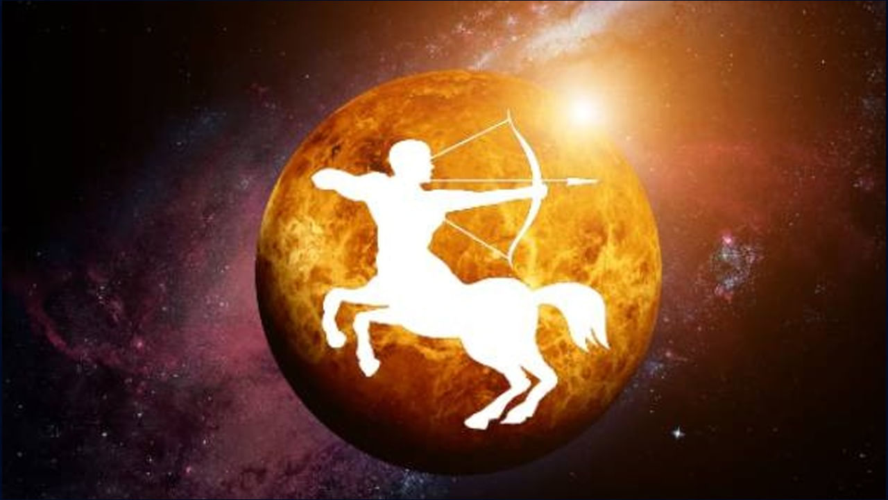 ధనస్సు రాశి :  ధనస్సు రాశి వారికి ఈ సంవత్సరం కలిసి వస్తుంది. ఈ సంవత్సరం, మీరు మీ వ్యాపారంలో మంచి లాభాలను చూడవచ్చు. దీనితో పాటు, మీకు కొత్త వ్యాపార అవకాశాలు తెరుచుకుంటాయి. ఆరోగ్యం బాగుంటుంది. ఉద్యోగులు పెద్ద స్థాయి ఉద్యోగంలో చేరే ఛాన్స్ ఉంది. వైవాహిక జీవితం అద్భుతంగా ఉంటుంది. 