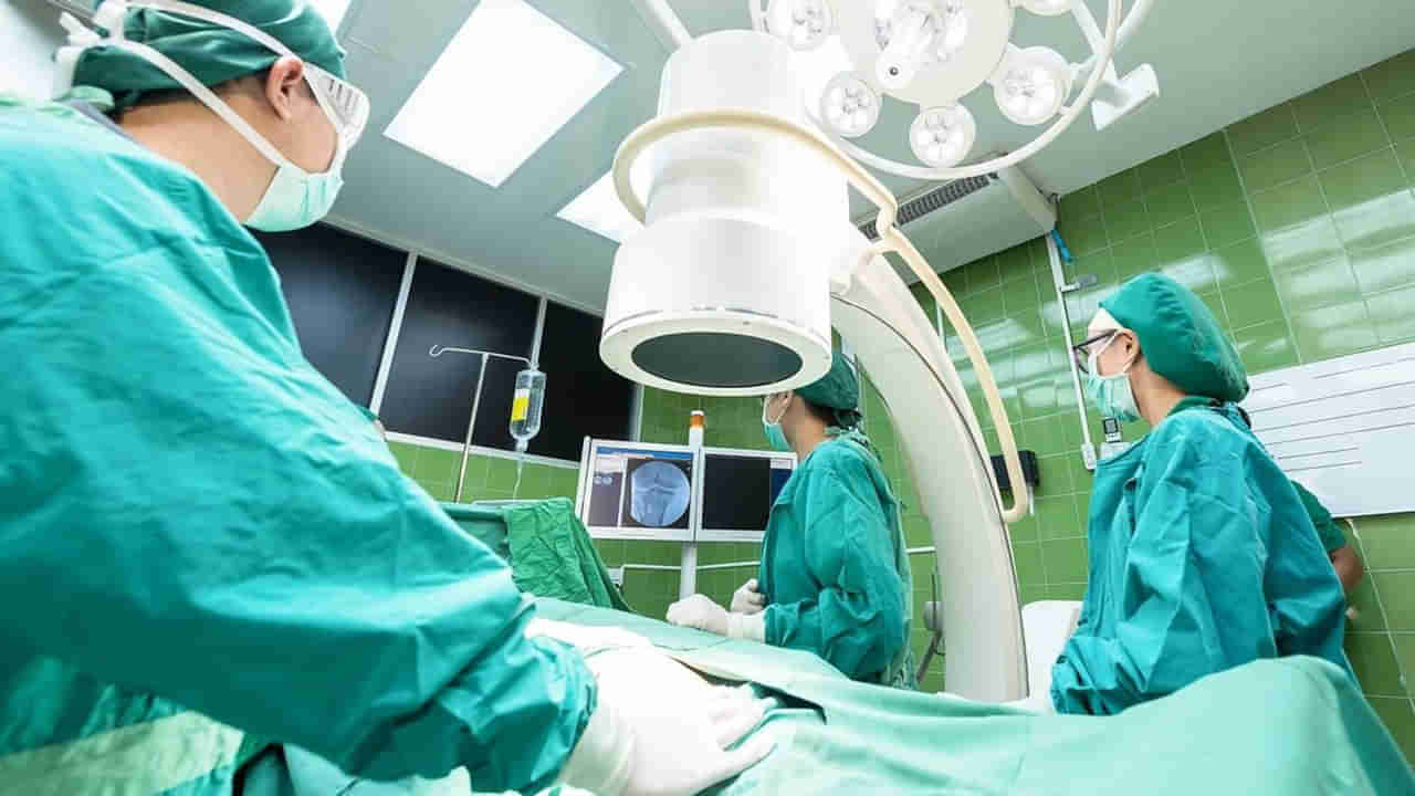 ఆపరేషన్ టైంలో డాక్టర్స్.. ఈ రంగు దుస్తులనే ఎందుకు ధరిస్తారో తెలుసా? అసలు కారణం ఇదే..