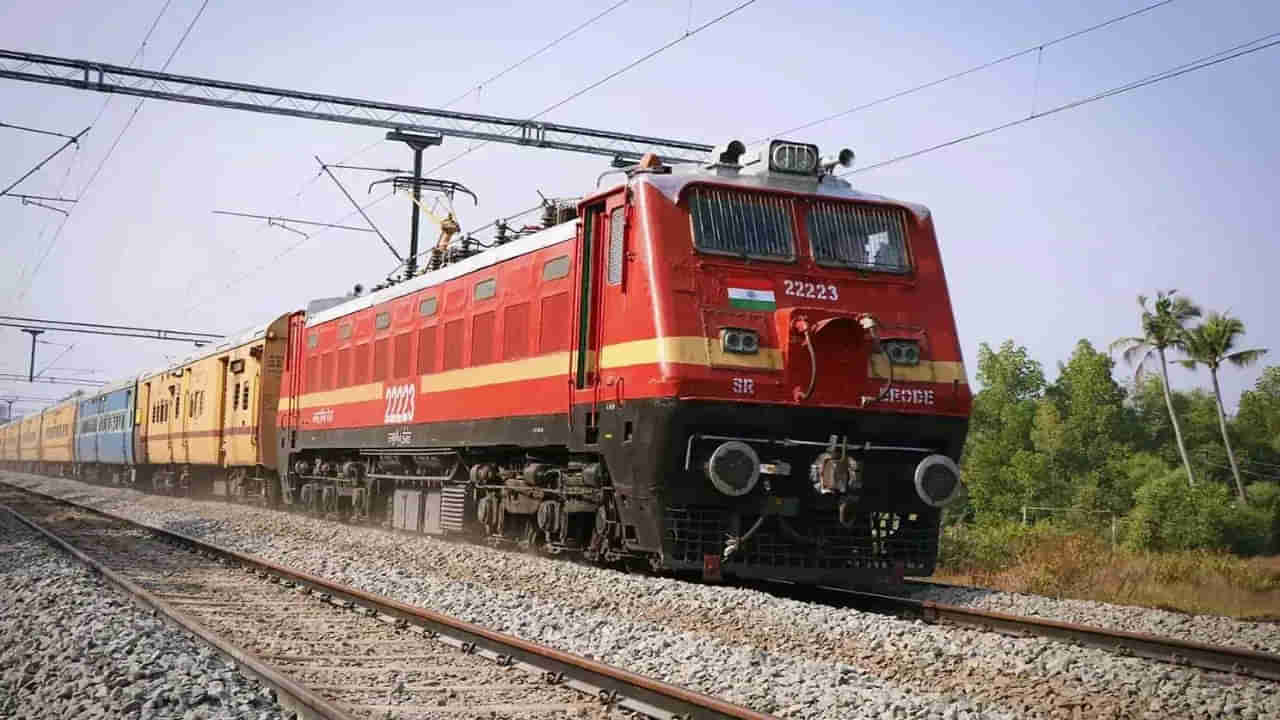 Indian Railways: స్టీరింగ్ లేకుండా నడిచే రైలు.. పట్టాలు తప్పకుండా ఎలా వెళ్తుందో తెలుసా..?