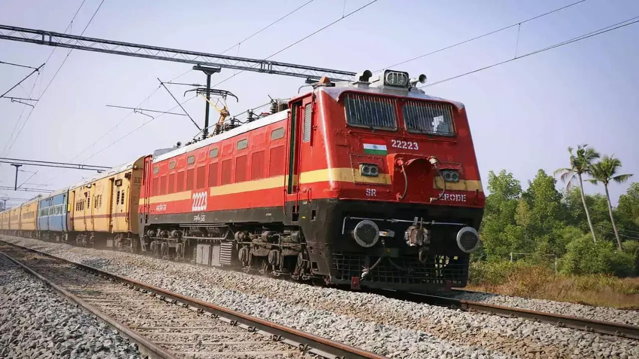 Indian Railways: స్టీరింగ్ లేకుండా నడిచే రైలు.. పట్టాలు తప్పకుండా ఎలా వెళ్తుందో తెలుసా..?