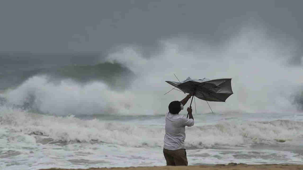 Cyclone Montha: మొంథా ఆన్ డ్యూటీ.. భారీ ఎత్తున ఎగసిపడుతున్న అలలు! వచ్చే 24 గంటల్లో కల్లోలమే