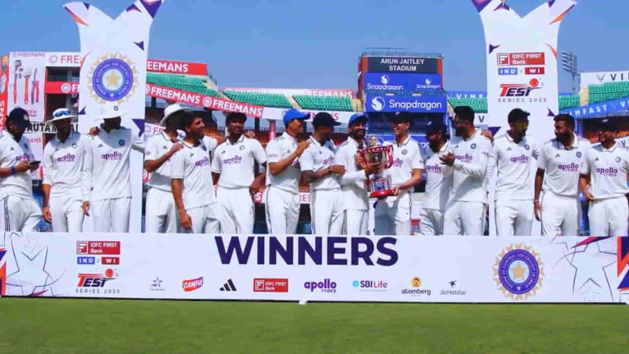 IND vs AUS: ఢిల్లీ నుంచి ఇంటికే.. ఆస్ట్రేలియా వెళ్లని ఆ ఇద్దరు టీమిండియా ఆటగాళ్లు.. ఎందుకంటే?