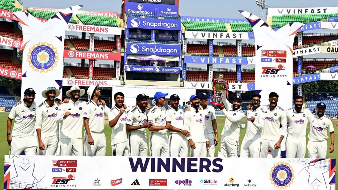 రెండు టెస్ట్ల సిరీస్ను 2-0 తేడాతో గెలుచుకున్న భారత్, వెస్టిండీస్పై వరుసగా 10వ టెస్ట్ సిరీస్ విజయాన్ని నమోదు చేసింది. ఢిల్లీ టెస్ట్ను 7 వికెట్ల తేడాతో గెలుచుకోవడం ద్వారా రెండు టెస్ట్ల సిరీస్ను భారత్ క్లీన్ స్వీప్ చేసింది.