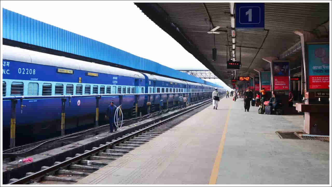 Indian Railways: ఏపీ రైలు ప్రయాణికులకు గుడ్‌న్యూస్‌.. ఆ మార్గాల్లో 8 ప్రత్యేక రైళ్లు!
