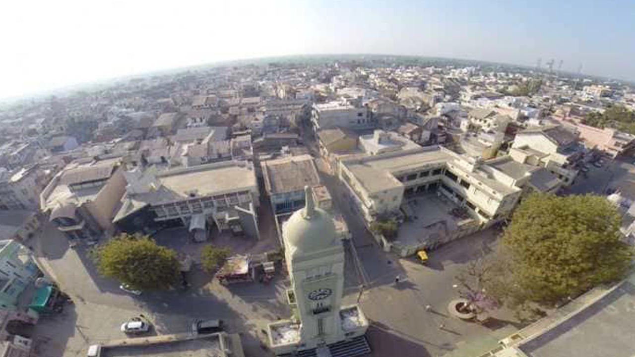 Indias Wealthiest Village: ఇది మన దేశంలో అత్యంత సంపన్న గ్రామం.. లగ్జరీ కార్లు, బ్యాంకు డిపాజిట్లు రూ. 1,000 కోట్లు.. ఇక్కడ వారిదే ఆధిపత్యం