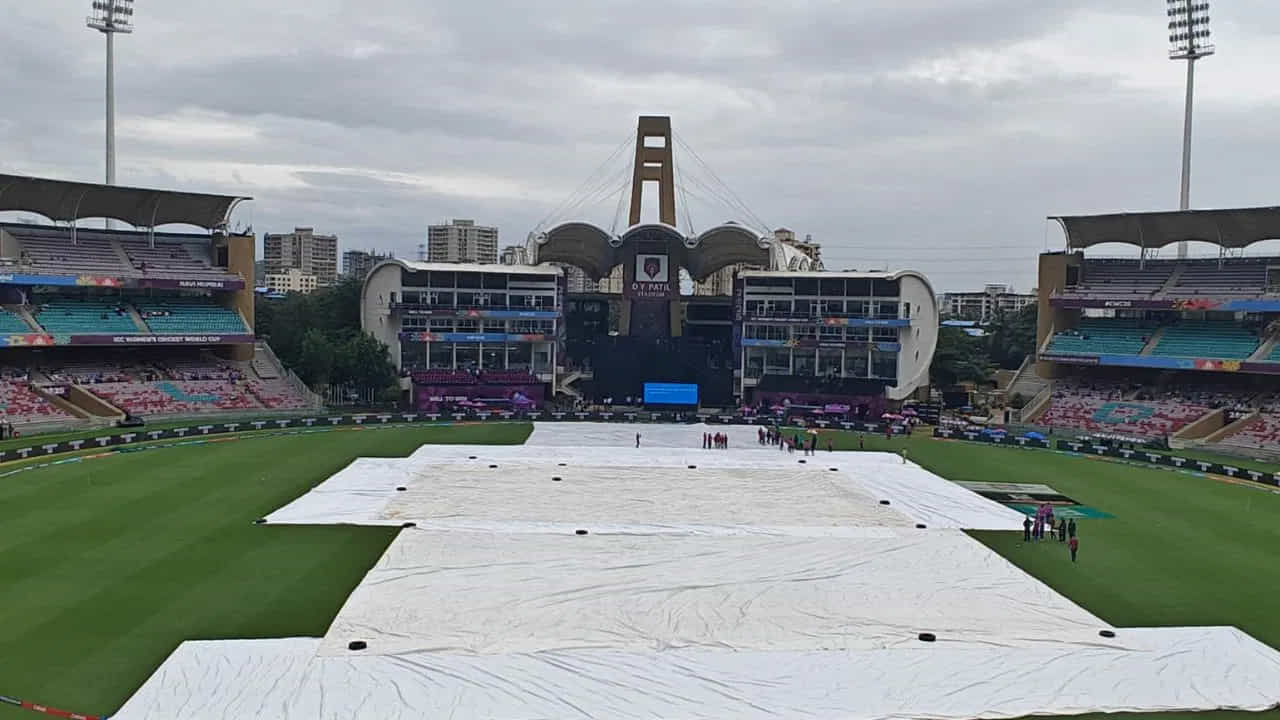 శుభవార్త ఏమిటంటే సెమీ-ఫైనల్స్, ఫైనల్స్ కోసం రిజర్వ్ డేలు కేటాయించింది. కానీ, అక్టోబర్ 31న నవీ ముంబైలో కూడా వర్షం పడే అవకాశం ఉంది. దీని వలన మ్యాచ్ రద్దు అయ్యే అవకాశం ఉంది.