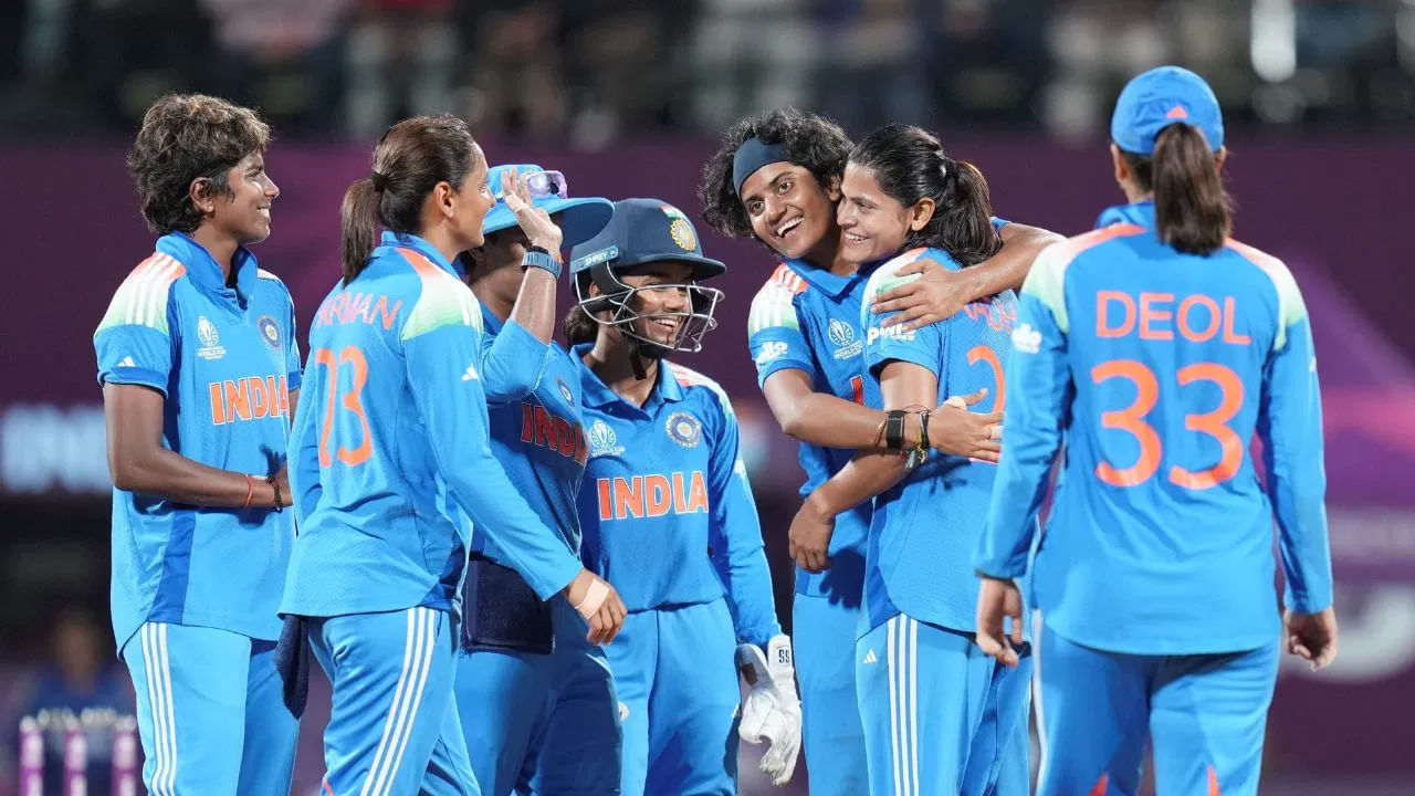 IND Women vs AUS Women, 2nd Semi Final Match: 2025 మహిళల వన్డే ప్రపంచ కప్‌లో భారత్ వర్సెస్ ఆస్ట్రేలియా మధ్య రెండవ సెమీ-ఫైనల్ మ్యాచ్ అక్టోబర్ 30న జరుగుతుంది. నవీ ముంబైలోని డీవై పాటిల్ స్పోర్ట్స్ అకాడమీలో జరిగే ఈ మ్యాచ్ కోసం రెండు జట్లు మైదానంలో తీవ్రంగా కృషి చేస్తున్నాయి. ఇంతలో, ఈ మ్యాచ్ గురించి చెడు వార్తలు వస్తున్నాయి. వర్షం మ్యాచ్‌కు అంతరాయం కలిగించవచ్చు. రద్దుకు కూడా దారితీయవచ్చు.