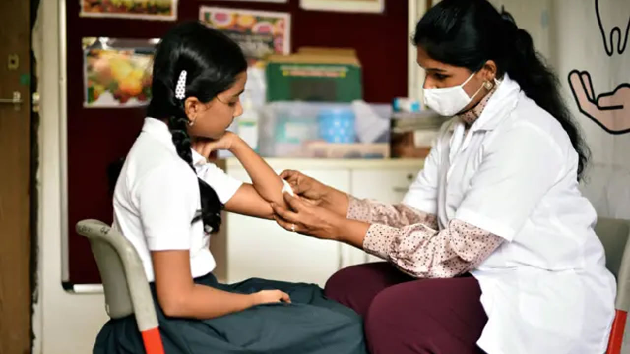 గాయం చిన్నదే అయినప్పటికీ, దానిని శుభ్రంగా ఉంచడం, కప్పి ఉంచడం చాలా అవసరం. ఎందుకంటే ఒకసారి టెటనస్ వ్యాధి సోకితే దానికి తొలగించడం చాలా కష్టం. కాబట్టి గాయాలు అయినప్పుడు మట్టి పూయడానికి బదులు వైద్యులను సంప్రదించడం ఉత్తమం.