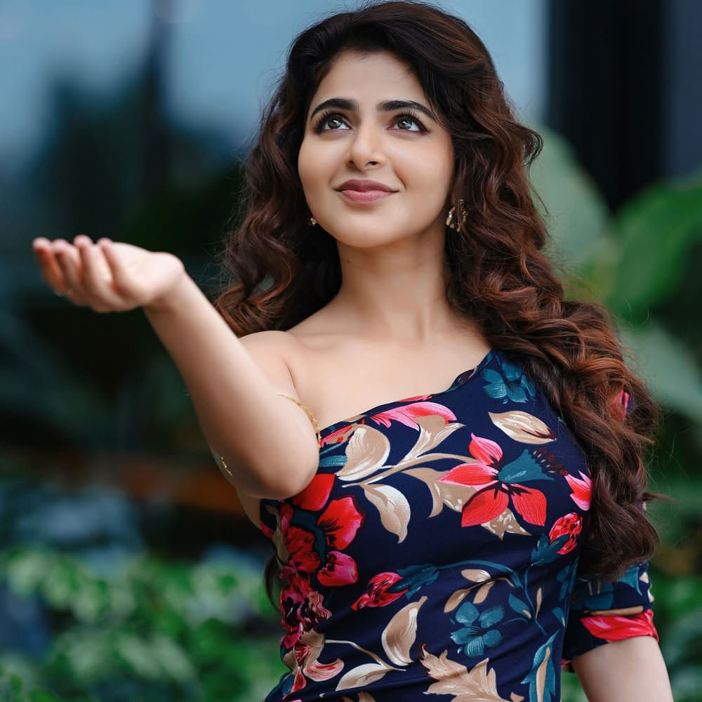 ఈ సినిమా అంతగా గుర్తింపు తెచ్చిపెట్టలేదు. తర్వాత కార్తికేయతో భజే వాయువేగం చిత్రంలో నటించింది. ఆ సినిమా సైతం అంతగా ఆకట్టుకోలేకపోయింది. వరుసగా రెండు సినిమాలు బాక్సాఫీస్ వద్ద అంతగా రాణించలేదు. దీంతో ఈ బ్యూటీకి గుర్తింపు రాలేదు. 