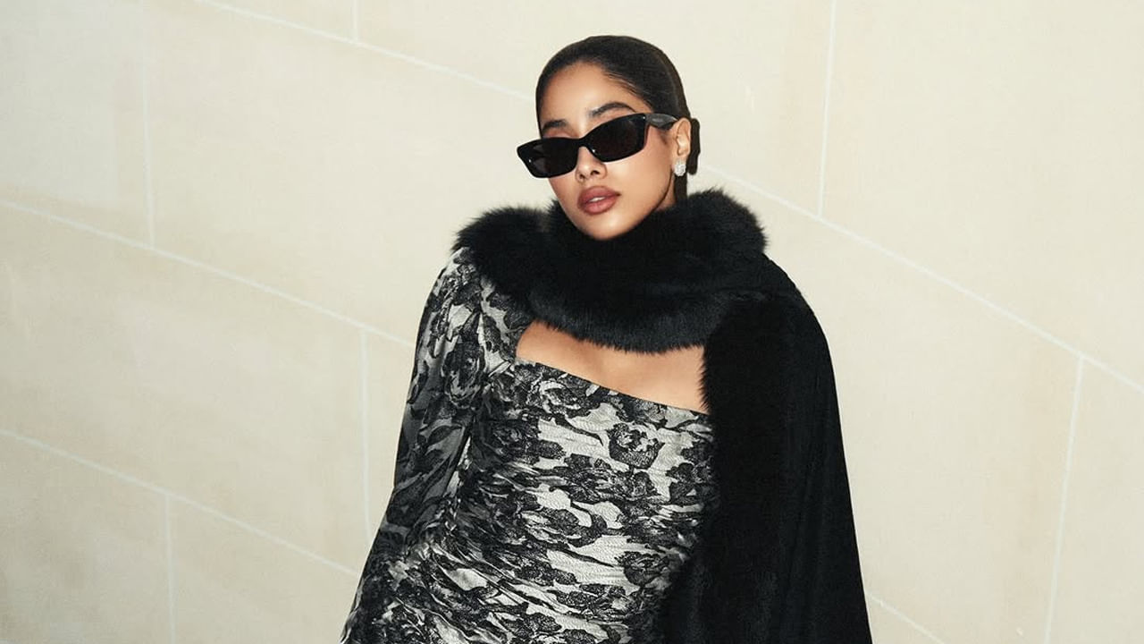 అందాల ముద్దుగుమ్మ జాన్వీకపూర్ గురించి ప్రత్యేకంగా చెప్పాల్సిన పని లేదు. ఈ మద్దుగుమ్మ తన అంద చందాలతో అందరినీ ఆకట్టుకుంది. అతిలోక సుందరి గారాలపట్టీగా సిల్వర్ స్క్రీన్ పై అడుగు పెట్టింది ఈ బ్యూటీ.