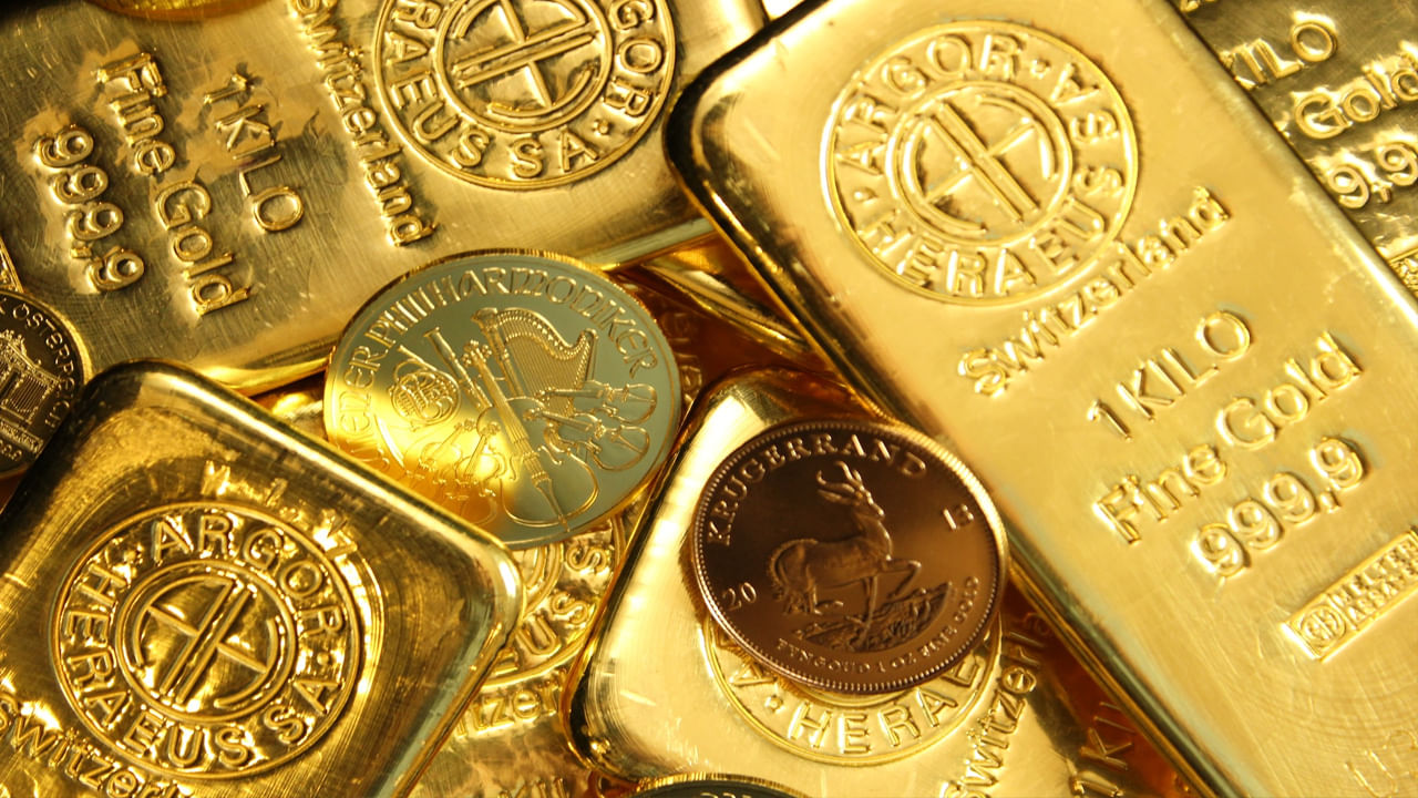 బంగారం కొనేటప్పుడు, దాని స్వచ్ఛత కోసం క్యారెట్‌పై ప్రత్యేక శ్రద్ధ వహించాలి. 14 నుండి 22 క్యారెట్ల బంగారాన్ని ఆభరణాల కోసం ఉపయోగిస్తారు. కానీ స్వచ్ఛమైన బంగారం 24 క్యారెట్లు. ఆభరణాలను అమ్మేటప్పుడు, మీకు క్యారెట్ ప్రకారం ధర ఇవ్వబడుతుంది. కానీ బంగారు నాణేలతో ఇది జరగదు.