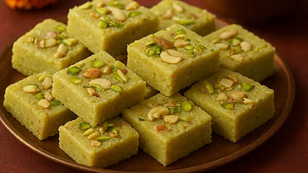 Diwali Special: దీపావళికి ఇంట్లో టేస్టీ జీడిపప్పు బాదం పిస్తా బర్ఫీ చేసుకోండి.. లక్ష్మీ దేవి రుచికి వావ్ అనాల్సిందే..