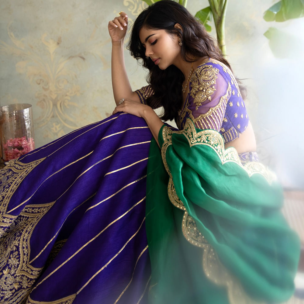 ఈ అమ్మడు తెలుగులో సినిమాలుతగ్గించడంతో అభిమానులు కూడా చాలా ఫీల్ అవుతున్నారు. అంతే కాదు మనకు వచ్చే లవర్ కూడా ఇలానే ఉండాలి అని కుర్రాళ్ళు అంతా అనుకునేలా తన అందంతో కవ్వించింది కళ్యాణి ప్రియదర్శన్.