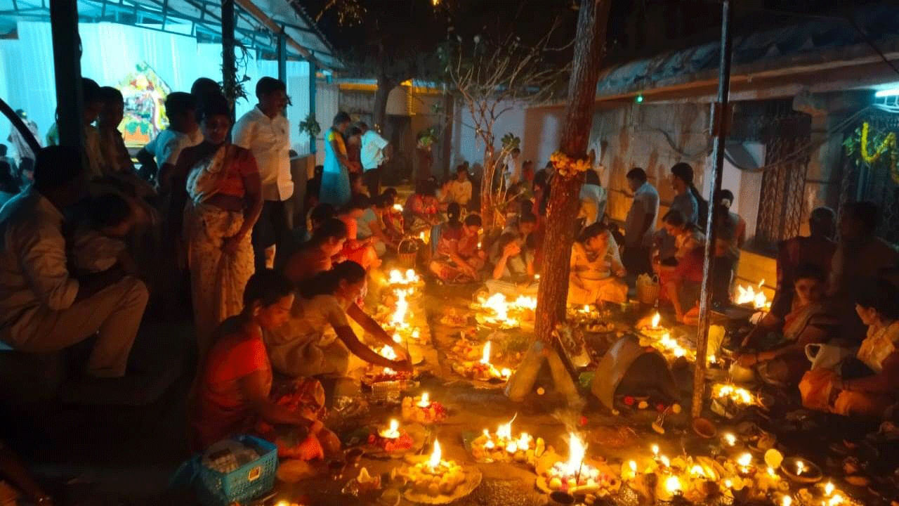 ఇక ఈరోజున జ్యోతిష్య శాస్త్రం ప్రకారం, మూడు యోగాలు ఏర్పడ నున్నాయి. సర్వసిద్ధియోగం, అమృత సిద్ధి యోగం, అశ్విని నక్షత్రం వీటి కలయిక జరగడం వలన ఈ రోజు చాలా పవిత్రమైనదంట. కోరిన కోర్కెలు నెరవేరుతాయంట.