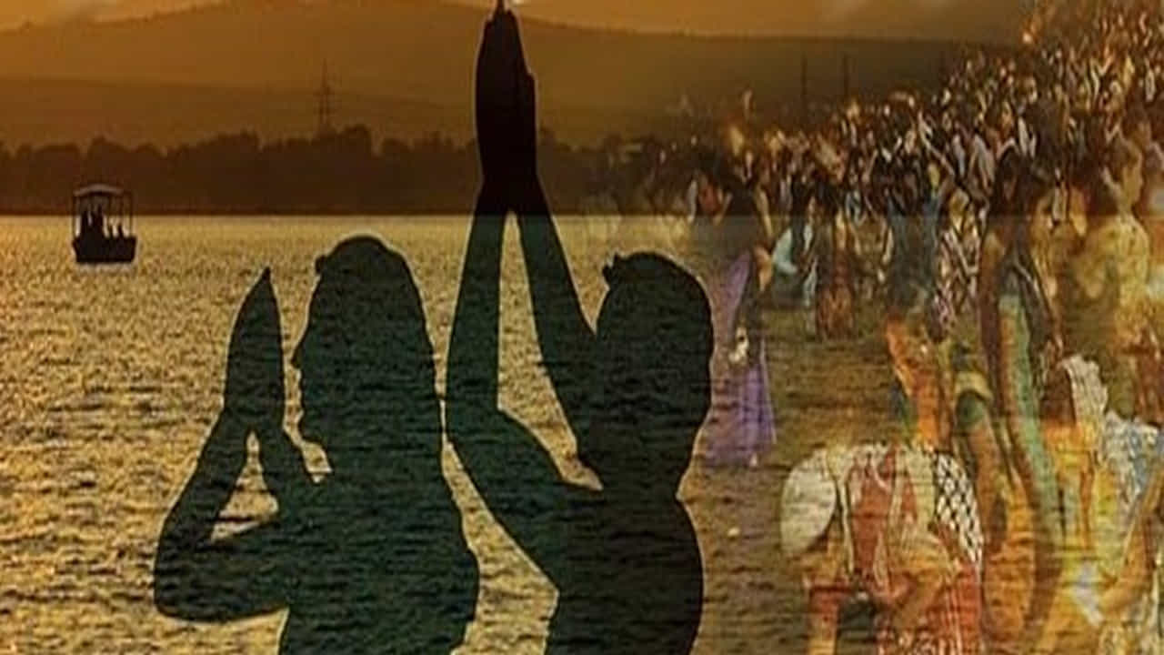 ఇక కార్తీక మాసంలో చన్నీటి స్నానం చేయడం వలన సంవత్సరమంతా ఆరోగ్యంగా ఉండాటరంట. ఈ రోజున చన్నీటి స్నానం చేయడం భక్తిని, ముక్తిని ఇవ్వడమే కాకుండా, శివుడి అనుగ్రహం కలిగేలా చేస్తుందని చెబతున్నారు నిపుణులు. (నోట్ : ఈ వార్తలలో ఇవ్వబడిన సమాచారం మత విశ్వాసాలపై ఆధారపడి ఉంది. పాఠకుల ఆసక్తి మేరకు.. పలువురు పండితుల సూచనలు, వారి తెలిపిన అంశాల ఆధారంగా అందించినవి మాత్రమే.. వీటిలో ఎలాంటి శాస్త్రీయ ఆధారాలు లేవని పాఠకులు గమనించాలి. టీవీ9 తెలుగు దీనిని ధృవీకరించలేదు.)