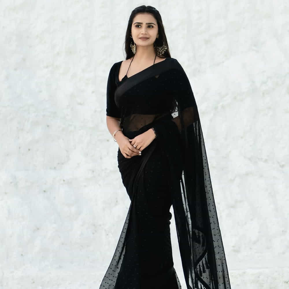 అందం, అభినయంతో స్మాల్ స్క్రీన్ పై స్పెషల్ ఇమేజ్ క్రియేట్ చేసుకున్న ఈ అమ్మడు.. కర్ణాటక బెంగుళూరుకు చెందిన అమ్మాయి. ఆమె నీలి అనే కన్నడ సీరియల్ ద్వారా సినీ రంగుల ప్రపంచంలోకి అడుగుపెట్టింది. 