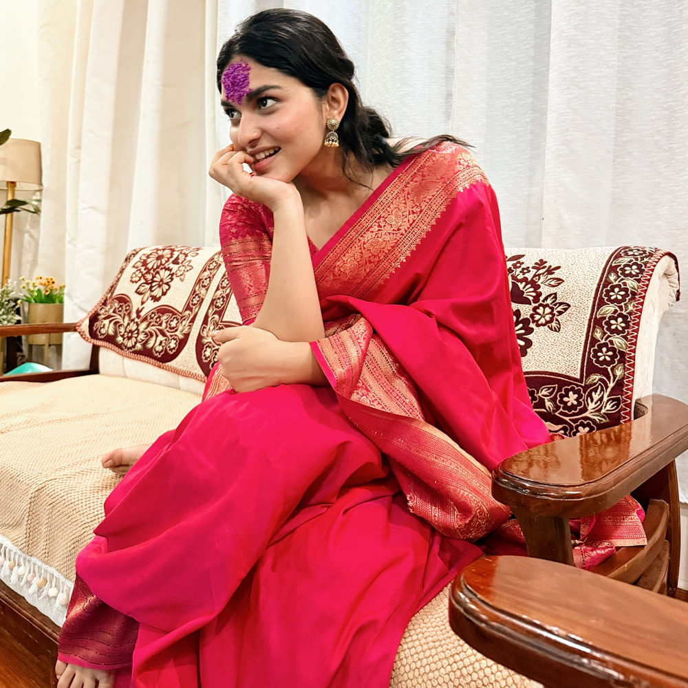 నటి కాయదు లోహర్ గురించి ఎంత చెప్పినా తక్కువే. అందం, అభినయం ఈ ముద్దుగుమ్మ సొంతం. మగిల్పేట సినిమాతో హీరోయిన్‌గా ఎంట్రీ ఇచ్చిన ఈ బ్యూటీ, అల్లూరి సినిమాతో తెలుగు ప్రేక్షకులను పలకరించింది. ఈ సినిమాతో ఈ అమ్మడుకు అంతగా గుర్తింపు రాలేదు.