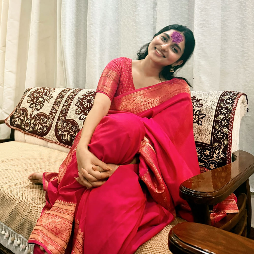 డ్రాగన్ సినిమాలో ఈ అమ్మడు నటన, గ్లామర్‌కు ప్రతి ఒక్కరూ ఫిదా అయ్యారనే చెప్పాలి. ప్రదీప్ రంగనాథన్ డ్రాగన్ సినిమాతో ఈ అమ్మడు యూత్ లేటెస్ట్ క్రష్ అయ్యిపోయింది. అంతే కాకుండా ఈ మూవీ తర్వాత ఈ ముద్దుగుమ్మ డేట్స్ కోసం దర్శకనిర్మాతలు వేయిట్ చేస్తున్నట్లు తెలుస్తోంది.