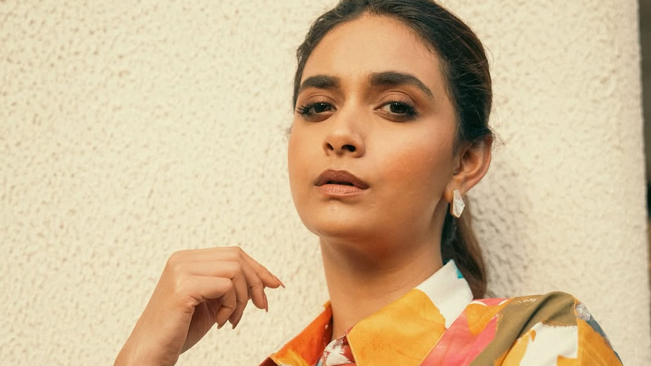 దసరా మూవీతో పాన్ ఇండి క్రేజ్ సంపాదించుకున్న ఈ బ్యూటీ, మహానటితో ఓవర్ నైట్ స్టార్ అయిపోయింది. ఈ సినిమా తర్వాత ఈ అమ్మడు మంచి గుర్తింపు సంపాదించుకుంది.