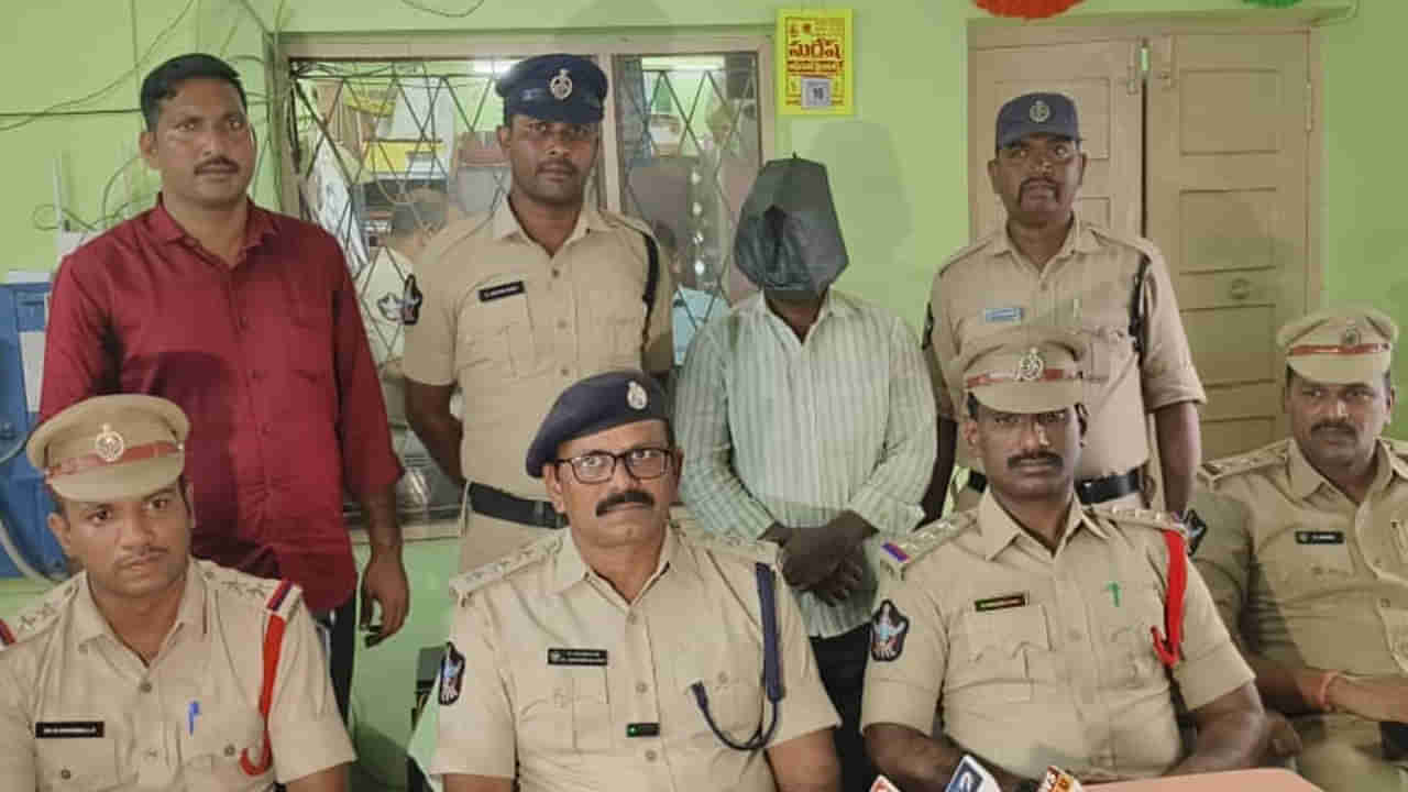 Tenali: పైనున్న నాన్న ఆత్మ శాంతించాలని.. కొడుకు ఏం చేశాడో తెలుసా..?