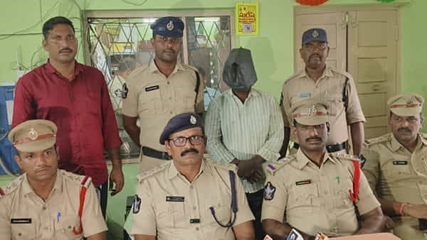 Tenali: పైనున్న నాన్న ఆత్మ శాంతించాలని.. కొడుకు ఏం చేశాడో తెలుసా..?