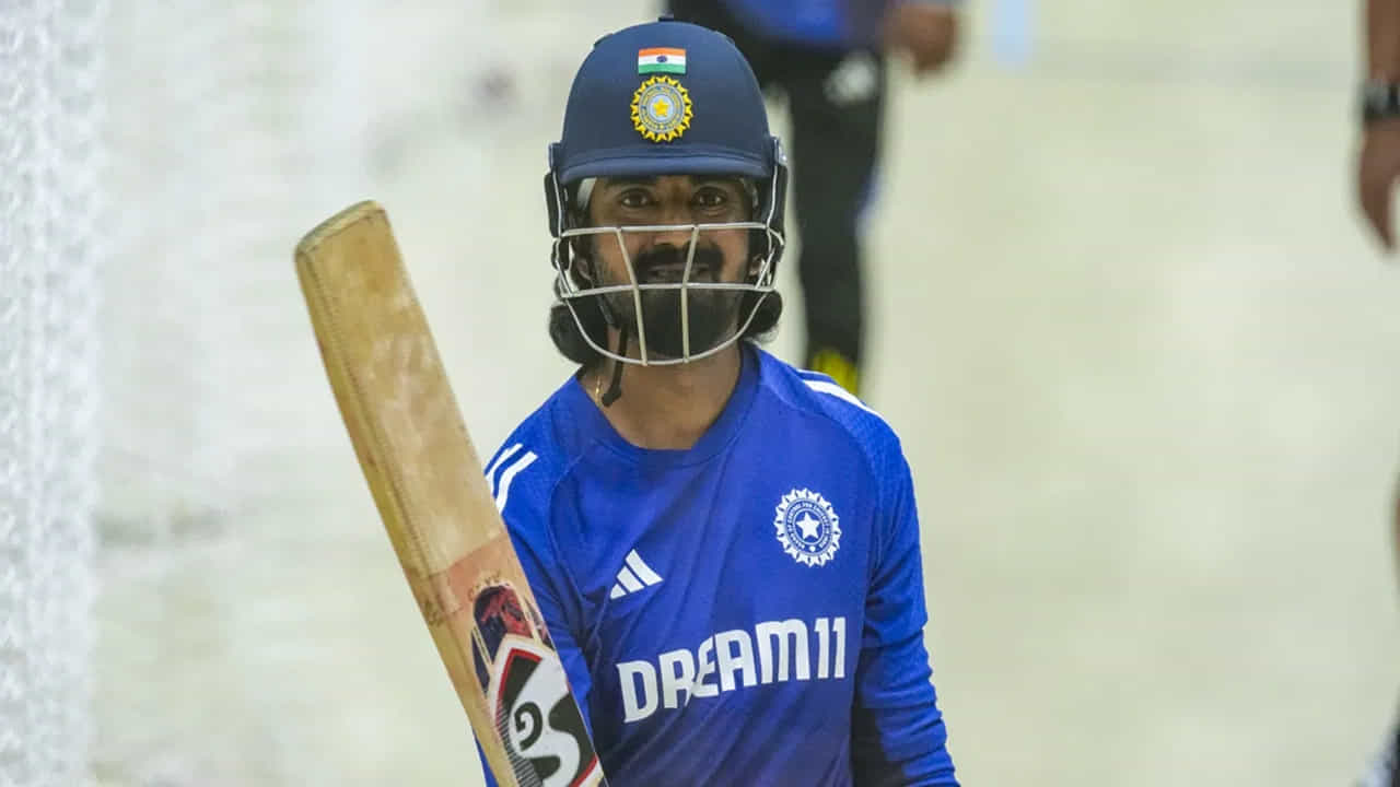 శ్రేయాస్ అయ్యర్ నిష్క్రమణ తర్వాత, KKR అజింక్య రహానేను కెప్టెన్గా నియమించింది. కానీ జట్టు ప్లేఆఫ్స్కు చేరుకోలేకపోయింది. ఇప్పుడు, వచ్చే సీజన్లో రహానె నాయకత్వం కొనసాగడం అసంభవం.