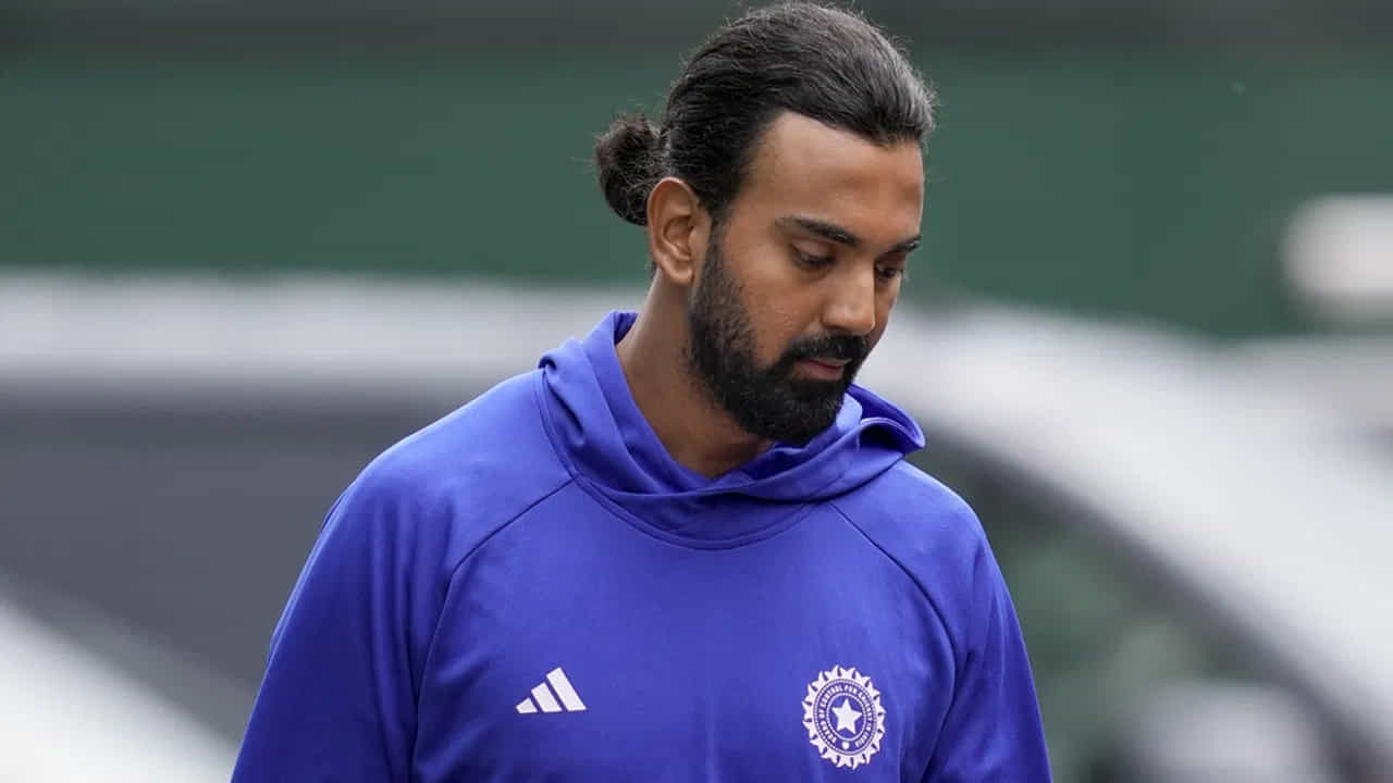 కేఎల్ రాహుల్ కేకేఆర్తో చర్చలు జరుపుతున్నట్లు వార్తలు వస్తున్నాయి. అతను జట్టుకు కెప్టెన్సీ, ఓపెనింగ్ డ్యూటీలు, వికెట్ కీపింగ్ పూర్తి ప్యాకేజీని అందించగలడు.