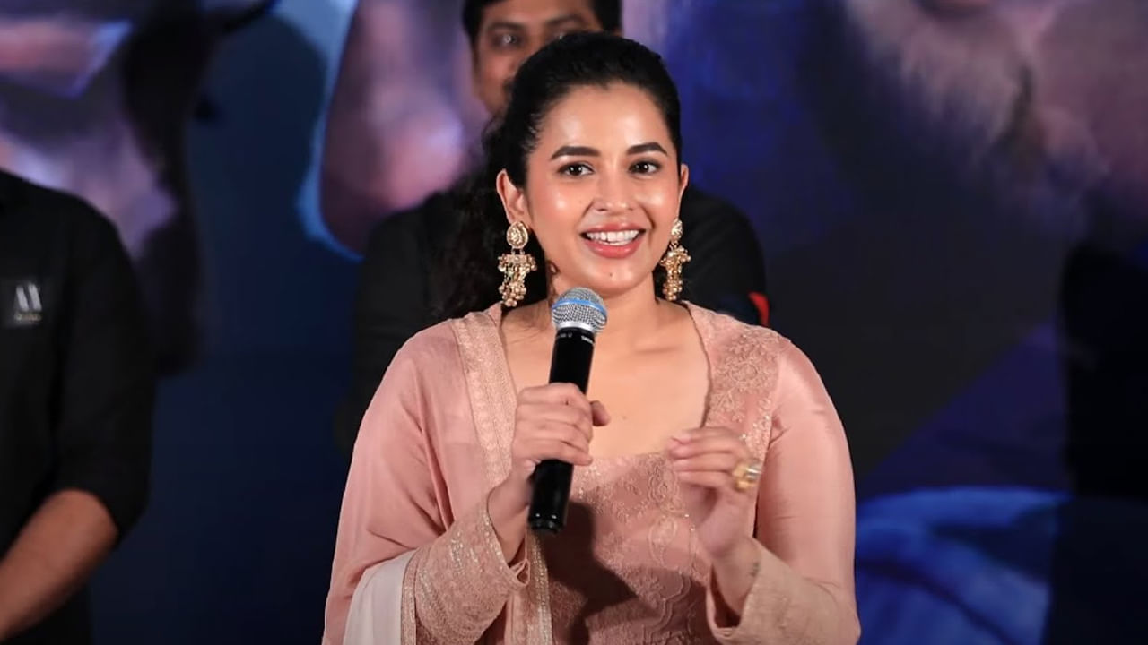  రక్షిత్ అట్లూరి, కోమలి ప్రసాద్ హీరో, హీరోయిన్లు గా నటించిన తాజా చిత్రం 'శశివదనే'. ఇప్పటికే ఈ మూవీ నుంచి రిలీజైన పోస్టర్స్, టీజర్స్, ట్రైలర్ అభిమానులను అమితంగా ఆకట్టుకున్నాయి.