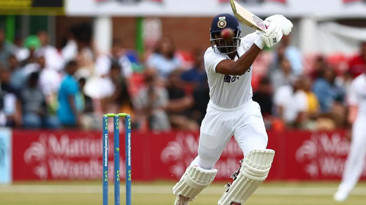 కె.ఎస్. భరత్ అందించిన అద్భుతమైన ఆరంభం కారణంగా, తొలి రోజు ఆట ముగిసే సమయానికి ఆంధ్ర జట్టు 3 వికెట్ల నష్టానికి 289 పరుగులు సాధించింది. భరత్ సెంచరీ తర్వాత ఔట్ కాగా, అతనితో పాటు క్రీజులో ఉన్న షేక్ రషీద్ (94) కూడా సెంచరీకి చేరువలో ఉన్నాడు. ఉత్తరప్రదేశ్ బౌలర్లలో ఆకిబ్ ఖాన్ 2 వికెట్లు (50 పరుగులకు) తీయగా, విప్రజ్ నిగమ్ ఒక వికెట్ తీశారు.