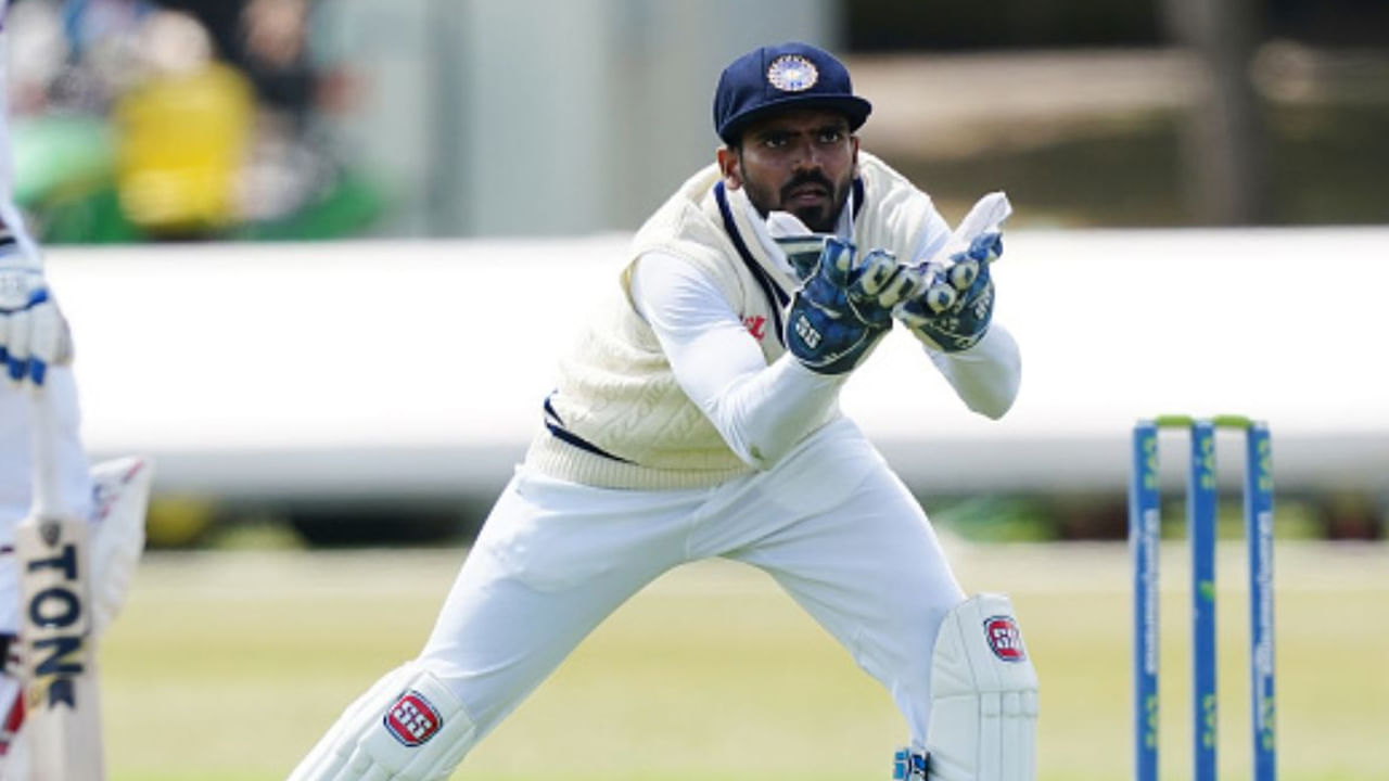 రంజీ ట్రోఫీ 2025-26 సీజన్‌ అక్టోబర్ 15న ఆరంభమైంది. టోర్నీ మొదటి రోజే ఆంధ్ర జట్టుకు చెందిన వికెట్‌కీపర్‌-బ్యాట్స్‌మెన్‌ కె.ఎస్. భరత్ అద్భుతమైన ఇన్నింగ్స్‌తో మెరిశాడు. ఉత్తరప్రదేశ్‌తో కాన్పూర్‌లోని గ్రీన్‌పార్క్‌లో జరుగుతున్న తొలి మ్యాచ్‌లో, భరత్ సీజన్‌లోని మొదటి సెంచరీని నమోదు చేసి తన ఫామ్‌ను నిరూపించుకున్నాడు.