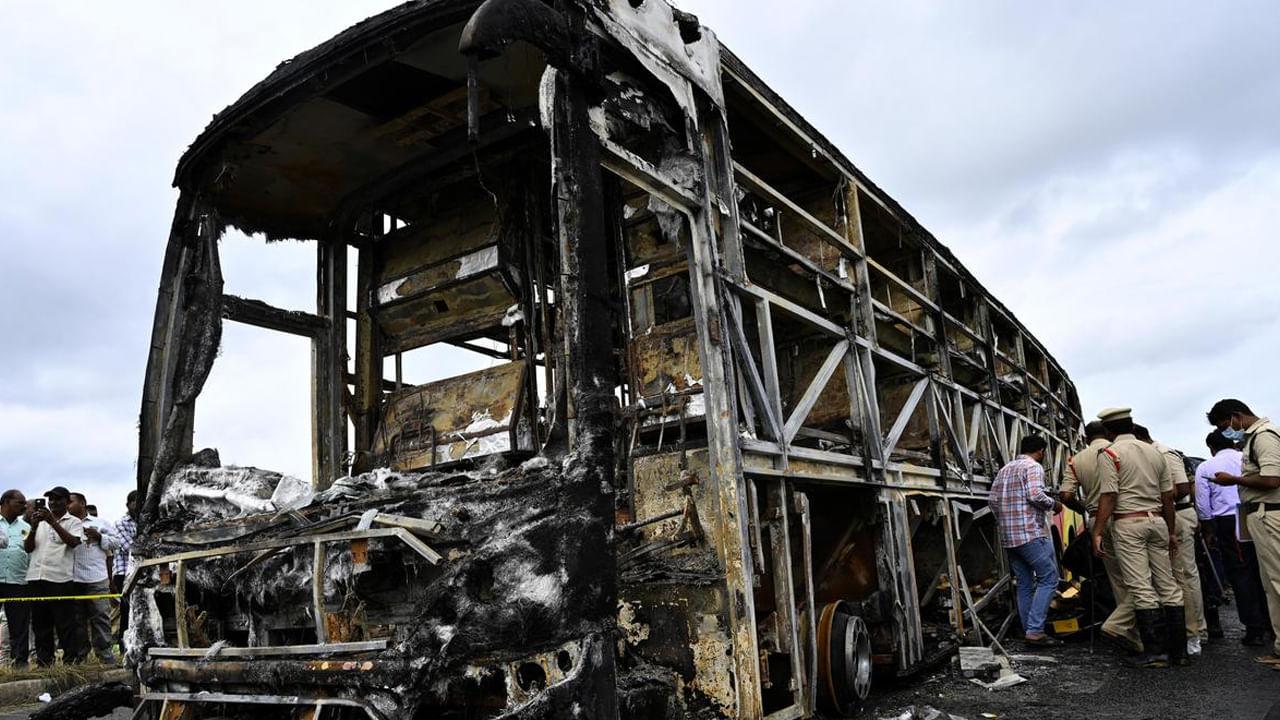 Kurnool bus accident: కర్నూలు బస్సు ప్రమాదం మిస్టరీ వీడింది.. ఘటన మొత్తాన్ని వివరించిన పోలీసులు