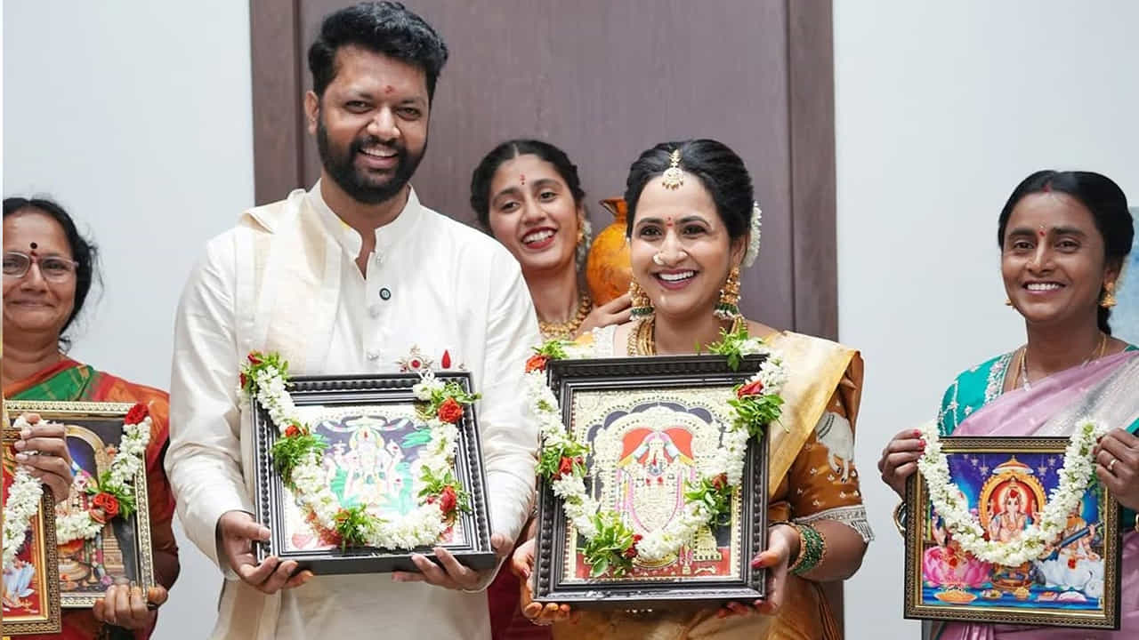 సొంతంగా యూట్యూబ్ ఛానెల్ స్టార్ట్ చేసి, యూట్యూబ్ ద్వారా తన ఫ్యామిలీకి సంబంధించిన ప్రతి విషయాన్ని తన అభిమానులతో పంచుకుంటుంది.