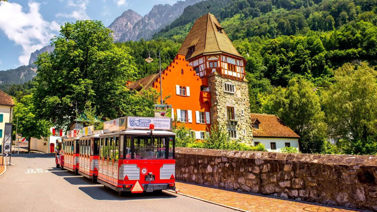 Liechtenstein: ఇక్కడ రాత్రి పూట ఇళ్లకు తాళం వేయరు.. పోలీసులు ఉండరు.. దొంగలు ఉండరు!