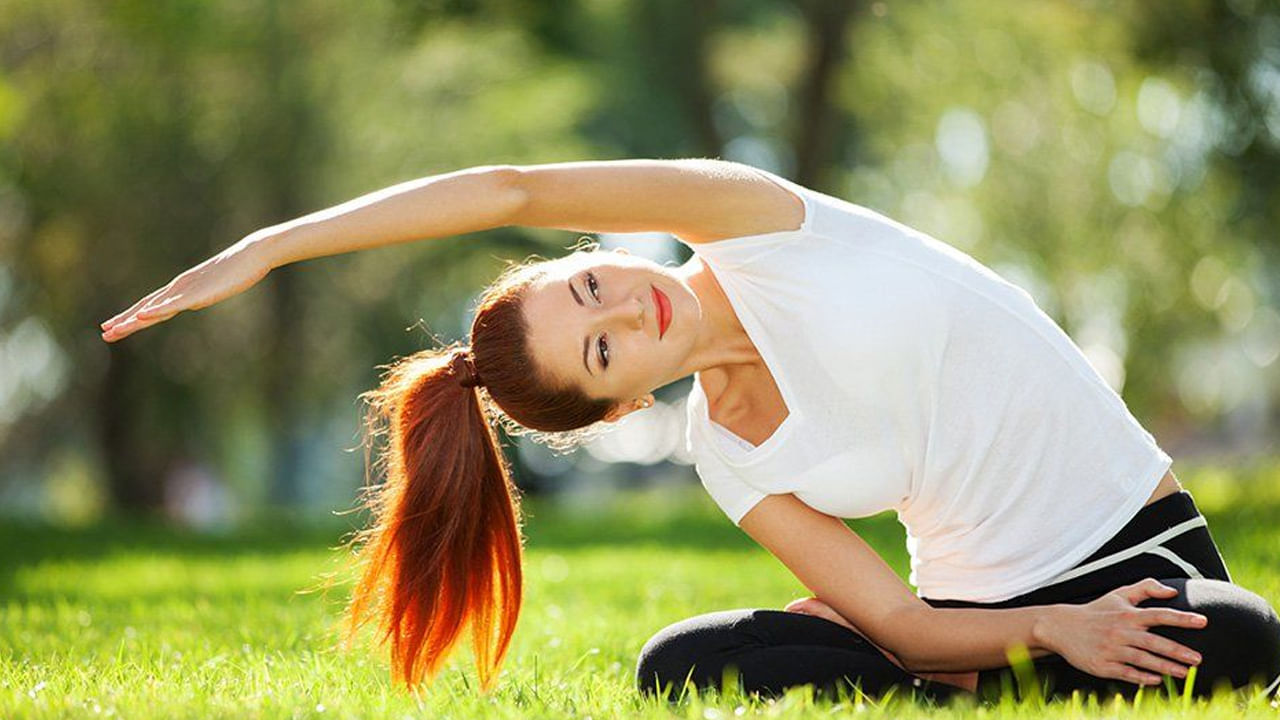 జీవనశైలి: శారీరక శ్రమ లేకపోవడం, ఎక్కువసేపు కూర్చోవడం, వ్యాయమం చేయకపోవడం, సరిగ్గా నిద్రపోవడం ఈ అలవాట్లుకూడా గుండె సమస్యలకు దారి తీస్తాయని నిపుణులు చెబుతున్నారు. తక్కువ శారీరక శ్రమ గుండె కండరాలను బలహీన పరుస్తుందని చెబుతున్నారు.