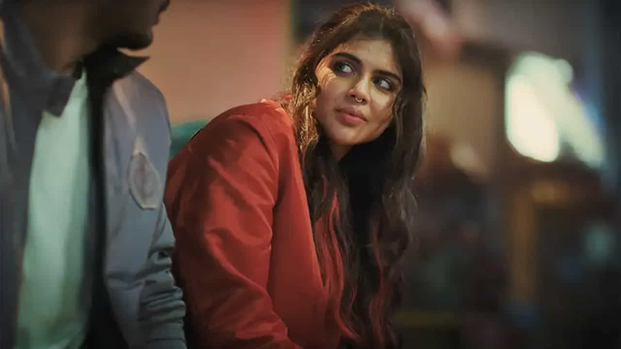 మొదటి వారం ఆదివారం నాటికి, ఈ చిత్రం రూ. 10 కోట్లు సంపాదించింది. ఇందులో చంద్ర పాత్రలో అద్భుతమైన నటనతో కట్టిపడేసింది కళ్యాణి. అవయవాల అక్రమ రవాణా ముఠాను ఆమె కనుగొంటుంది. ఈ సినిమా మొదటి వారంలోనే ప్రపంచవ్యాప్తంగా రూ.100 కోట్ల మార్కును దాటింది.