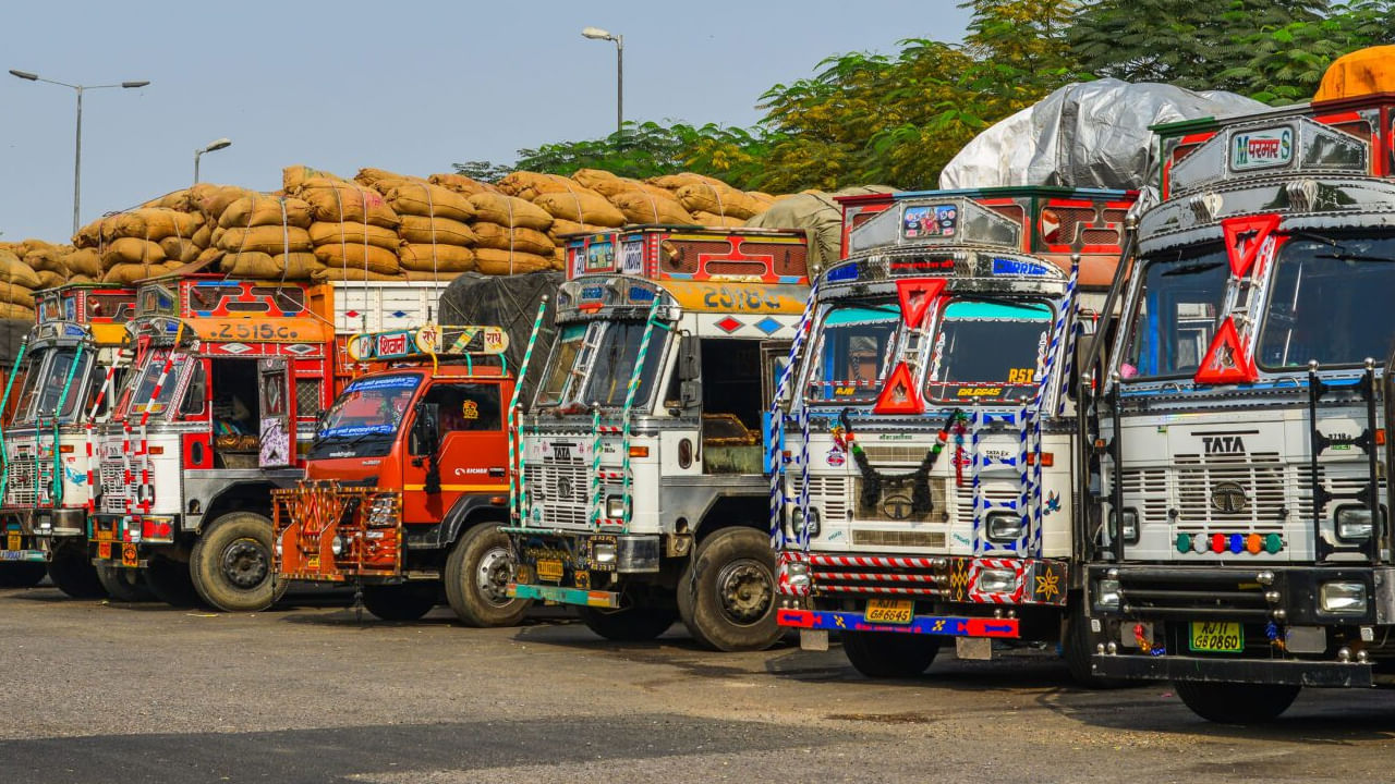 ఇది బస్సులు, కార్లు, ట్రక్కులు మొదలైన వాహనాలకు లైసెన్స్. మీరు ఈ పర్మిట్‌ను ఒకసారి కొనుగోలు చేస్తే దీనిని 5 సంవత్సరాలు ఉపయోగించవచ్చు. మీరు ఈ AIP పొందిన తర్వాత దేశంలో ఎక్కడికైనా, ఏ రాష్ట్రానికైనా ప్రయాణించవచ్చు. అదేవిధంగా ప్రతిసారీ ప్రత్యేక పర్మిట్ పొందవలసిన అవసరం లేదు. ఇది ఆల్ ఇండియా పర్మిట్, ఉప-వర్గం. రిజిస్ట్రేషన్ రాష్ట్రం చుట్టూ ఉన్న 4 రాష్ట్రాలకు ప్రయాణించే వాహనాలకు మాత్రమే నేషనల్ పర్మిట్ చెల్లుతుంది. కాబట్టి ఇది పొరుగు రాష్ట్రాలకు ప్రయాణించే వాహనాలకు మాత్రమే చెల్లుతుంది. ఇది బస్సులకు జారీ చేయరు.