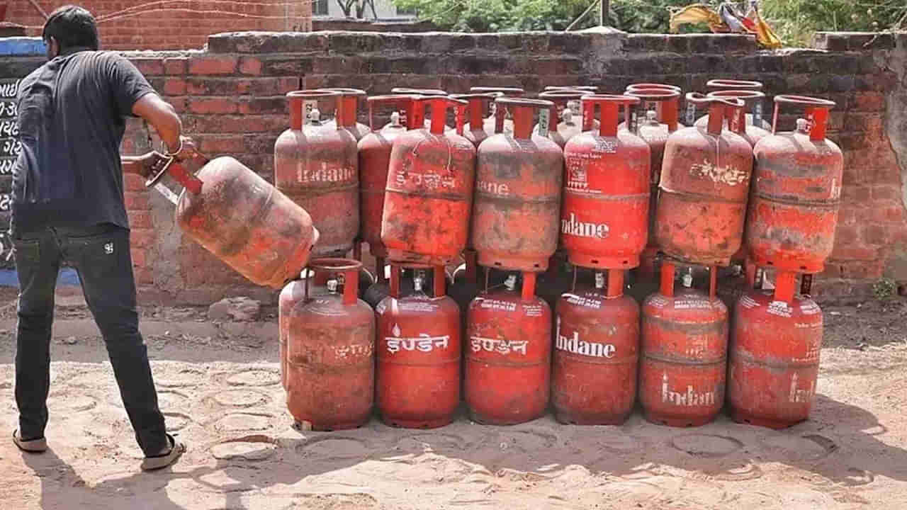 ఏ కంపెనీ సిలిండరైనా రెడ్‌ కలర్‌లోనే ఎందుకు ఉంటుంది? ఎప్పుడైనా ఆలోచించారా? అసలు కారణం ఇదే..