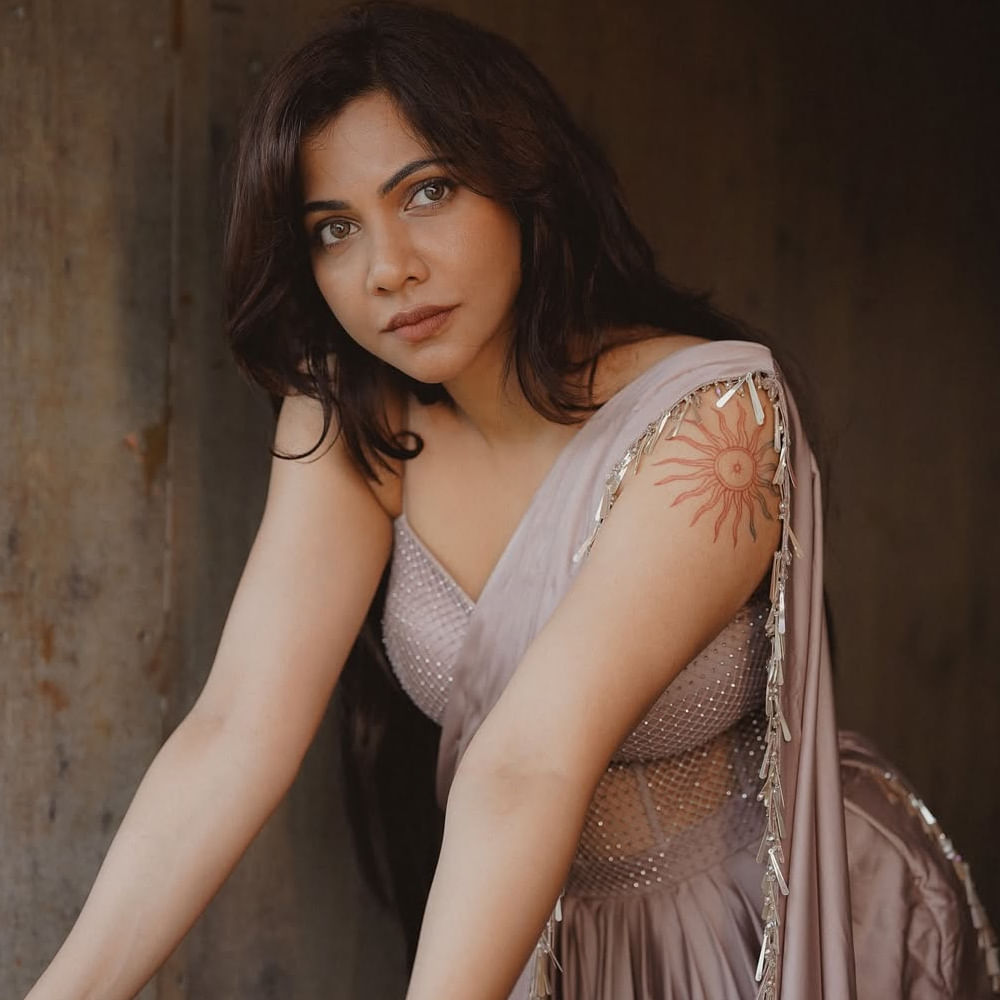 ఆ తర్వాత శ్యామ్ సింగరాయ్ సినిమాతో తెలుగు ప్రేక్షకులను ఫిదా చేసింది. ప్రస్తుతం తెలుగు, తమిళం, మలయాళం భాషలలో నటిస్తుంది. 1922 అక్టోబర్ 1న కేరళలోని కన్నూర్ లోని చెరుపూజాలో జన్మించింది. బెంగళూరులోని క్రైస్ట్ యూనివర్సిటీ నుండి బ్యాచిలర్ ఆఫ్ కామర్స్ లో గ్రాడ్యుయేషన్ పూర్తి చేసింది.