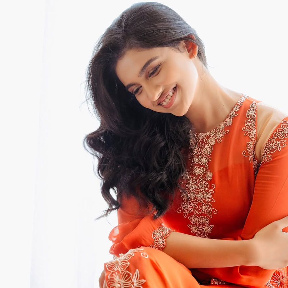 కానీ ప్రేమలు సినిమాతో ఈ బ్యూటీ క్రేజ్ ఒక్కసారిగా మారిపోయింది. ప్రేమలు సినిమా తర్వాత ఆమెకు తెలుగులో సెపరేట్ ఫ్యాన్ బేస్ క్రియేట్ అయ్యింది. ఈ మూవీ తర్వాత ఇప్పుడు డ్యూడ్ సినిమాతో మరోసారి తెలుగు అడియన్స్ ముందుకు వచ్చిన ఈ బ్యూటీ.. ఇటీవల తనకు ఇష్టమైన హీరో గురించి చెప్పుకొచ్చింది. 