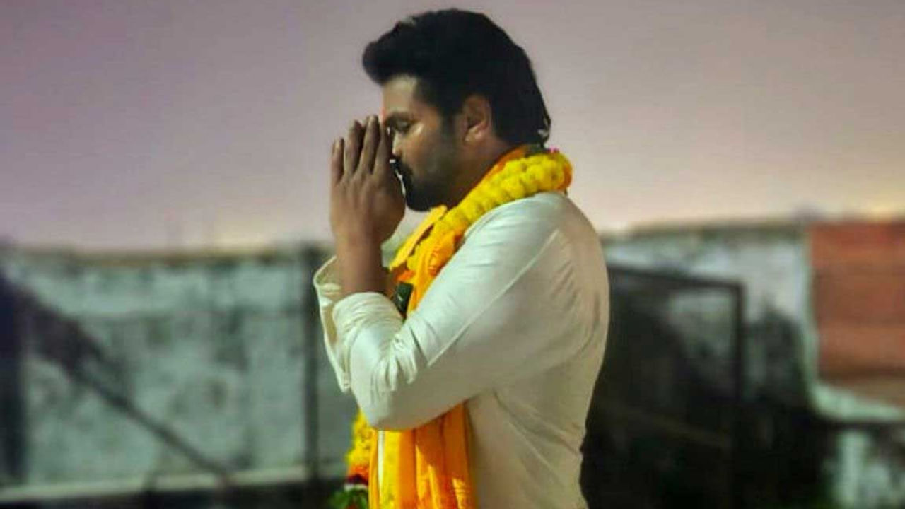    డైరెక్టర్ కార్తిక్ ఘట్టమనేని తెరకెక్కించిన మిరాయ్ సినిమాలో మంచు మనోజ్ విలన్ పాత్రలో అద్బుతంగా నటించాడు. యంగ్ హీరో తేజ సజ్జా, రితిక నాయక్ హీరోహీరోయిన్లుగా నటించారు. 
