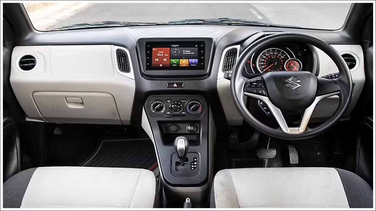 భారతదేశంలో మారుతి సుజుకి వ్యాగన్ఆర్ ధర: కొత్త GST రేటు అమలుకు ముందు ఈ కారు ధర రూ. 5 లక్షల 79 వేలు (ఎక్స్-షోరూమ్) నుండి రూ. 7 లక్షల 50 వేలు (ఎక్స్-షోరూమ్) వరకు ఉండేది. కానీ ఇప్పుడు GST తగ్గింపు తర్వాత ఈ కారు కొత్త ధర రూ. 4 లక్షల 99 వేలు (ఎక్స్-షోరూమ్) నుండి రూ. 6 లక్షల 84 వేలు (ఎక్స్-షోరూమ్) వరకు ఉంది.