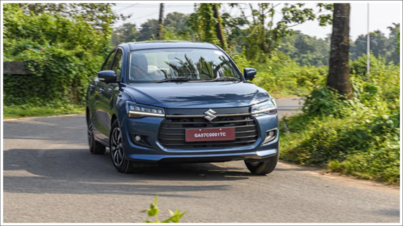  మారుతి సుజుకి డిజైర్ అమ్మకాలు: గత ఏడాది సెప్టెంబర్‌లో మారుతి సుజుకి డిజైర్ 10,853 యూనిట్లను విక్రయించగా, ఈ ఏడాది అమ్మకాలు 85 శాతం పెరిగాయి. సెప్టెంబర్ 2025లో, కంపెనీ 20,038 యూనిట్ల కారును విక్రయించింది. మారుతి సుజుకి డిజైర్ ధరలు రూ.58,000 తగ్గించి రూ.88,000కి తగ్గించారు. డిజైర్ మాన్యువల్, AMT ట్రాన్స్‌మిషన్‌లలో అందుబాటులో ఉంది. డిజైర్ AMT వేరియంట్ ధర రూ.72,000 తగ్గించి రూ.88,000కి తగ్గించారు.