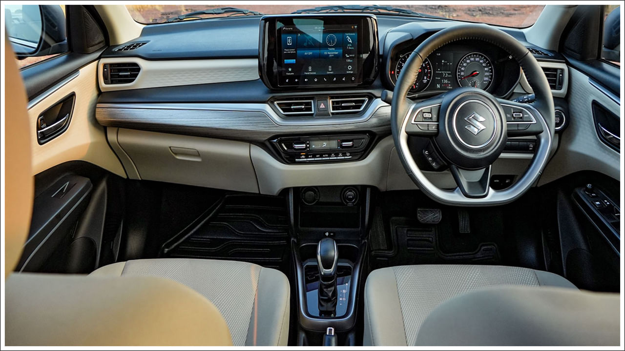  V3Cars ప్రకారం, డిజైర్ ప్రత్యర్థి అయిన హోండా అమేజ్ సెప్టెంబర్‌లో 2,610 యూనిట్లను విక్రయించింది. అదే సమయంలో మారుతి డిజైర్ ప్రత్యర్థి అయిన హ్యుందాయ్ ఆరా సెప్టెంబర్‌లో 5,387 యూనిట్లను విక్రయించింది. అంటే ఈ కార్లలో ఏవీ అమ్మకాల పరంగా డిజైర్‌కు దగ్గరగా కూడా రాలేదు.