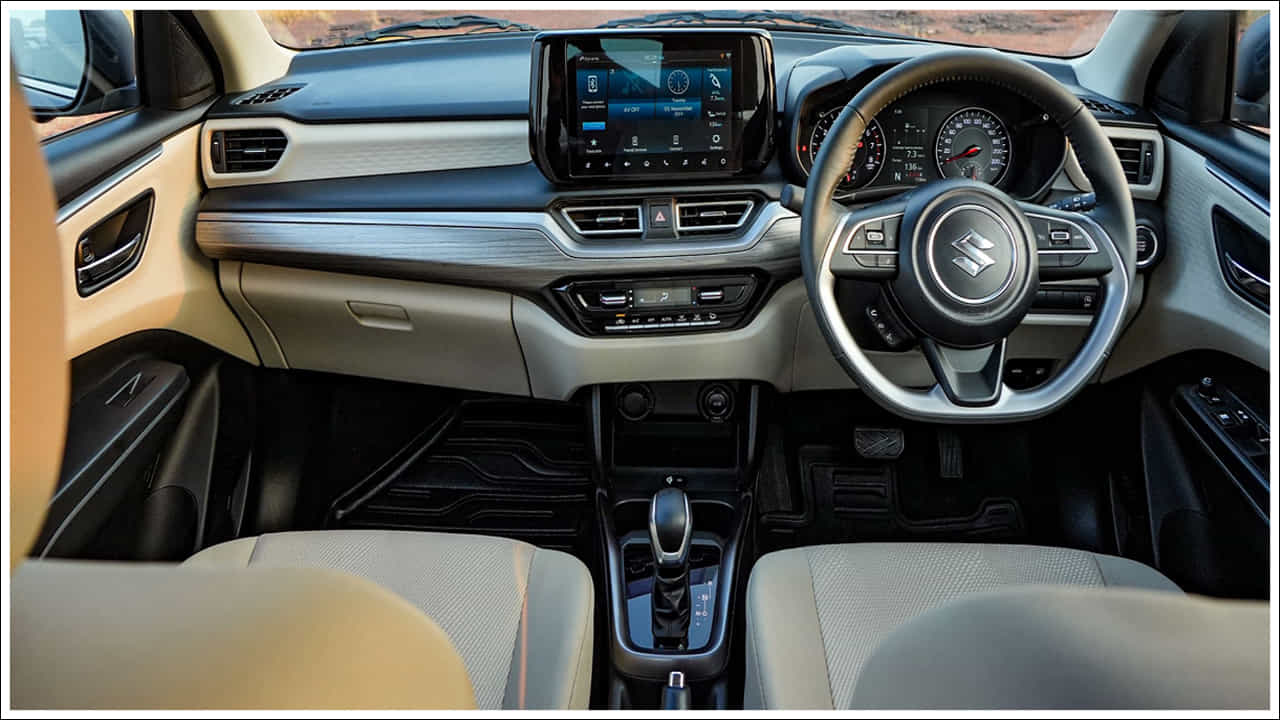 V3Cars ప్రకారం, డిజైర్ ప్రత్యర్థి అయిన హోండా అమేజ్ సెప్టెంబర్లో 2,610 యూనిట్లను విక్రయించింది. అదే సమయంలో మారుతి డిజైర్ ప్రత్యర్థి అయిన హ్యుందాయ్ ఆరా సెప్టెంబర్లో 5,387 యూనిట్లను విక్రయించింది. అంటే ఈ కార్లలో ఏవీ అమ్మకాల పరంగా డిజైర్కు దగ్గరగా కూడా రాలేదు.