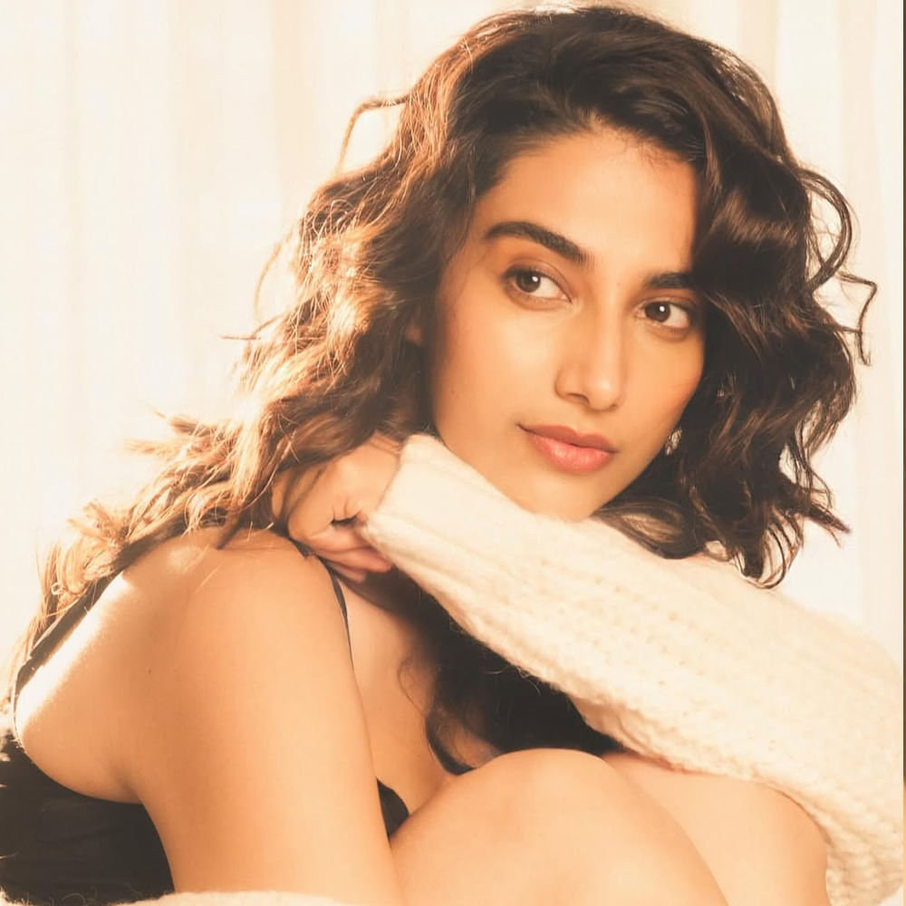 తెలుగు, తమిళం భాషలలో వరుస సినిమాల్లో నటించి మెప్పించింది. అయితే ఓ సినిమా విషయంలో తాను తప్పు చేశానని అంటుంది మీనాక్షి. గతంలో ఓ సినిమా చేసినందుకు ఎంతో బాధపడ్డానని ఓ ఇంటర్వ్యూలో చెప్పుకొచ్చింది. ఆ సినిమా మరేదో కాదండి. దళపతి విజయ్ నటించిన గోట్. 