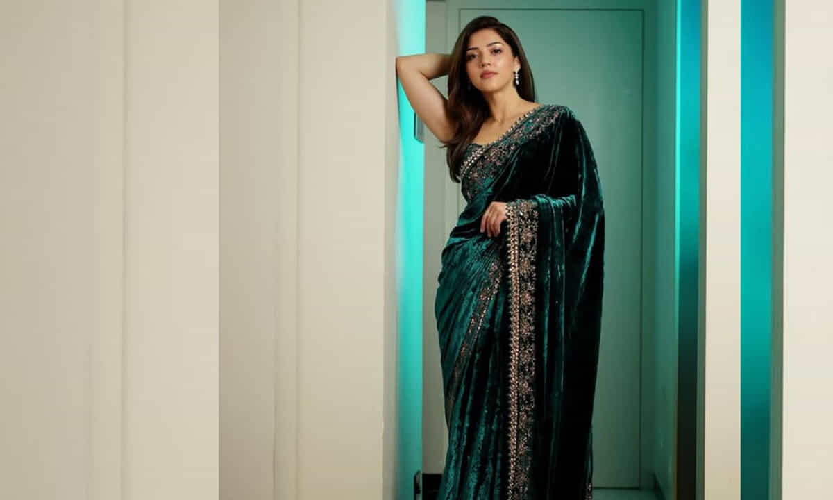 ఇక ఎప్పుడూ సోషల్ మీడియాలో చాలా యాక్టివ్‌గా ఉండే ఈ చిన్నది, తాజాగా గ్రీన్ కలర్ శారీలో అందంగా ముస్తాబై, తన అంద చందాలతో అందరి మనసు దోచేస్తుంది. ప్రస్తుతం దీనికి సంబంధించిన ఫొటోస్ నెట్టింట తెగ వైరల్ అవుతున్నాయి.