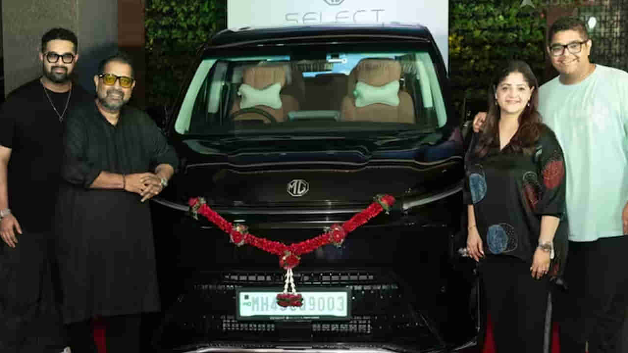 Luxury Car: ప్రముఖ సింగర్‌ లగ్జరీ ఎలక్ట్రిక్‌ కారు కొనుగోలు.. 548 కి.మీ రేజ్‌.. మసాజ్‌ సీట్లు, విలాసవంతమైన సౌకర్యాలు!